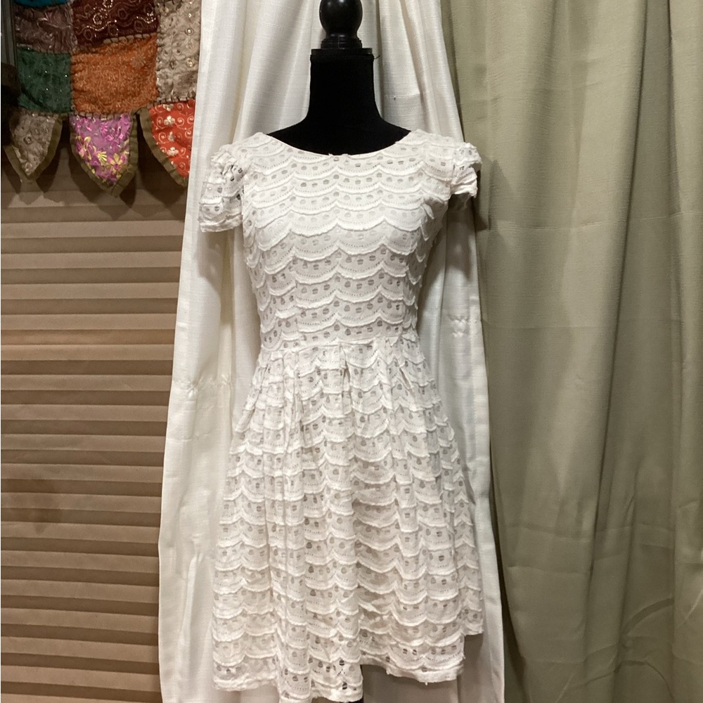 Elegant White Lace Dress